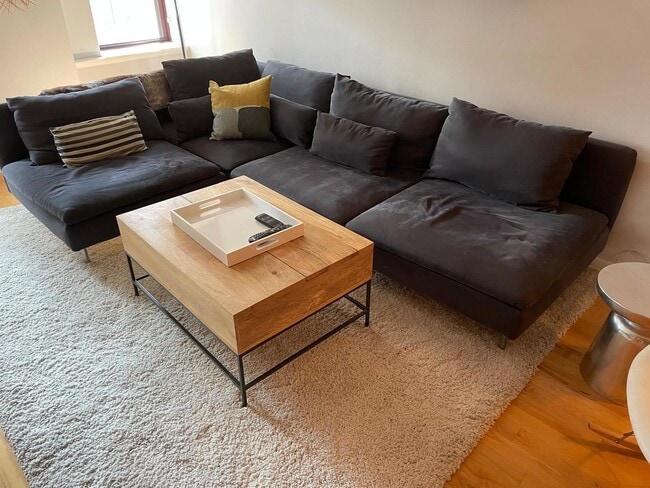 Building Photo - 40 E 9th St