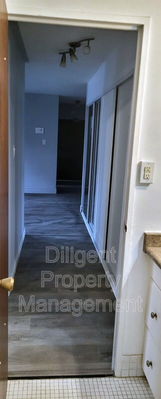 Photo du bâtiment - 200 Park Rd N