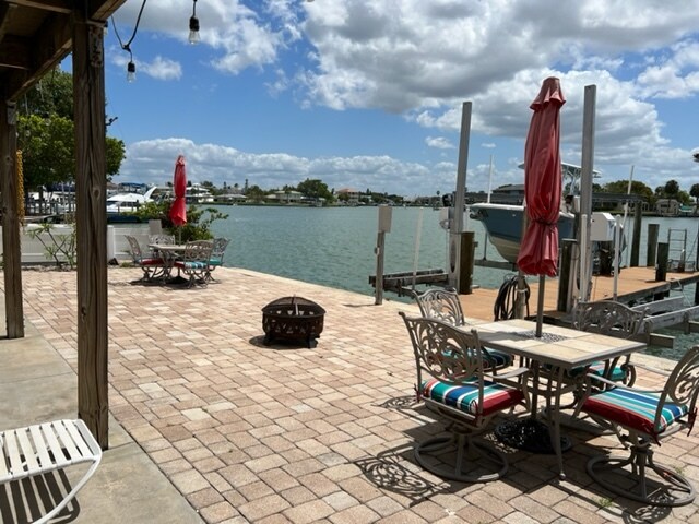 Foto del edificio - 2211 Bay Blvd