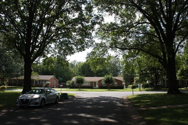 Foto del edificio - 6400 Long Meadow Rd