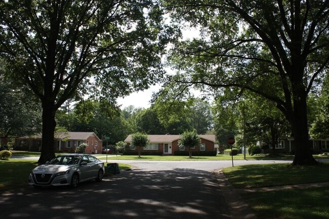 Foto del edificio - Charming 3BR House in Charlotte
