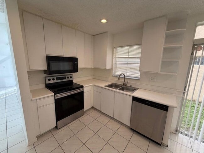 Building Photo - 3780 Amalfi Dr