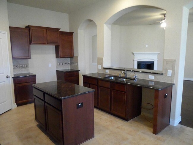Foto del edificio - 5623 S Denham Ridge Ln