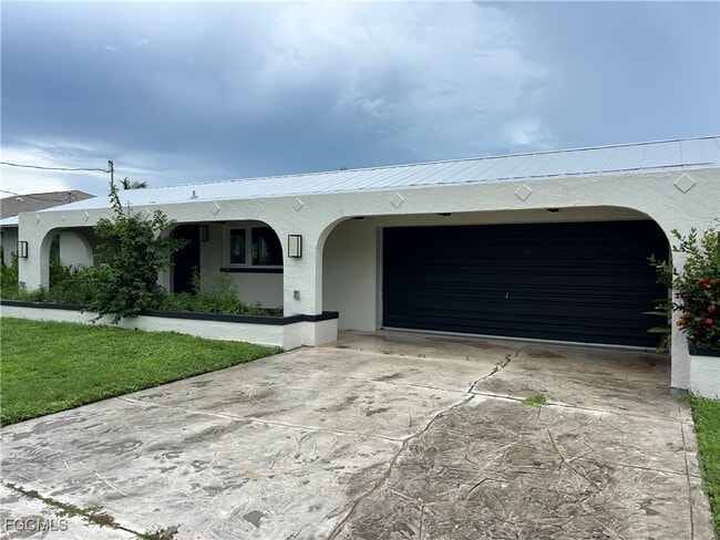 Building Photo - 6128 Cocos Dr