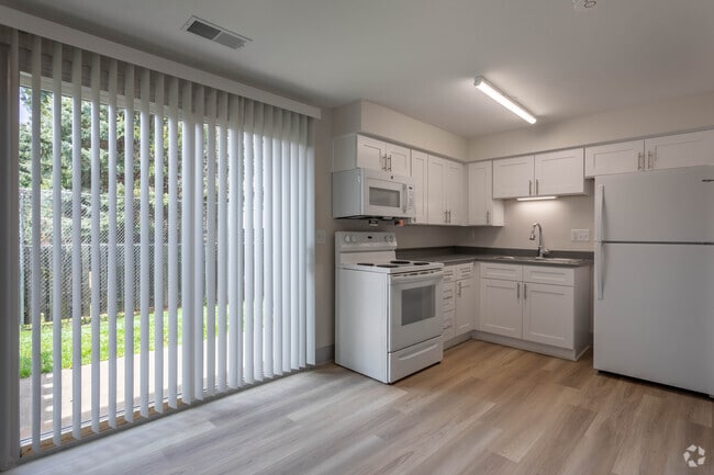 2 Br, 1 ba - 838 SF (recién remodelado) - Wildwood Village Apartments