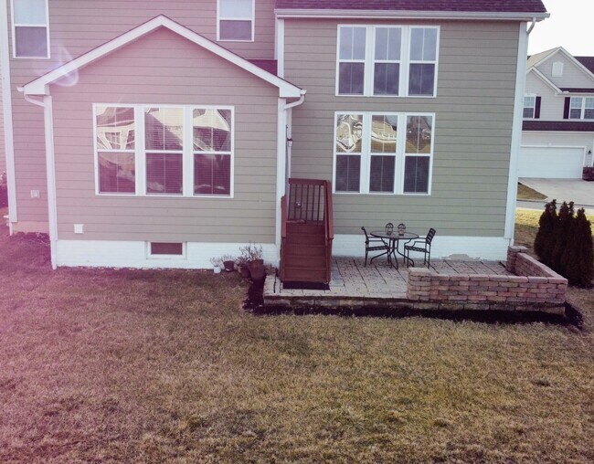 Building Photo - 6400 Brandon Dr