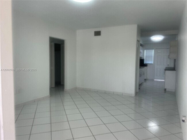Foto del edificio - 3430 SW 10th St
