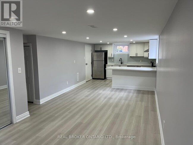 Building Photo - 15 Camille Ct