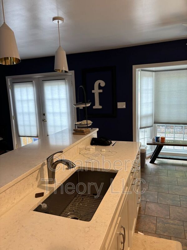 Foto del edificio - 7430 Hallcrest Dr
