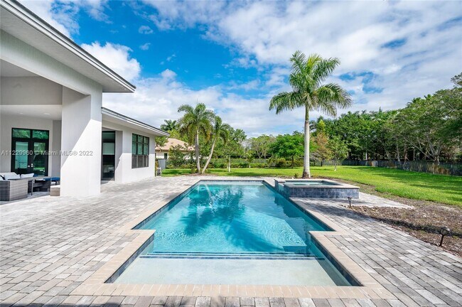 Foto del edificio - 3260 Lake Ridge Ln