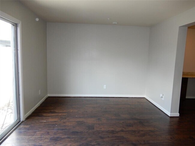 Foto del edificio - 1810 Country Village Blvd