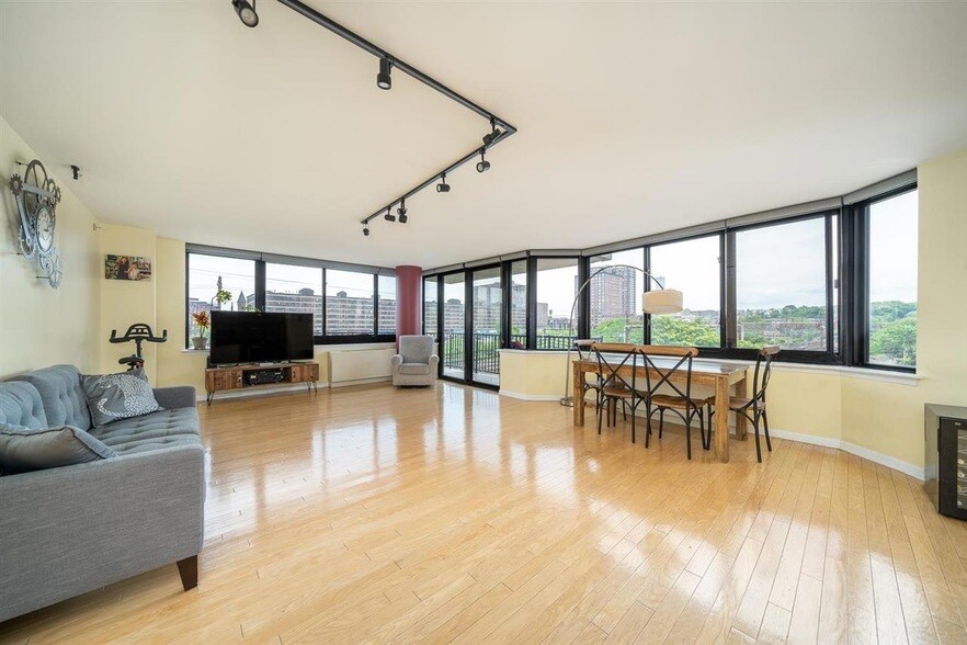 Foto principal - 700 Grove St