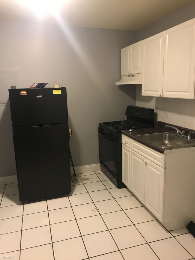 Building Photo - Studio, 1 bath  - 216 48th St
