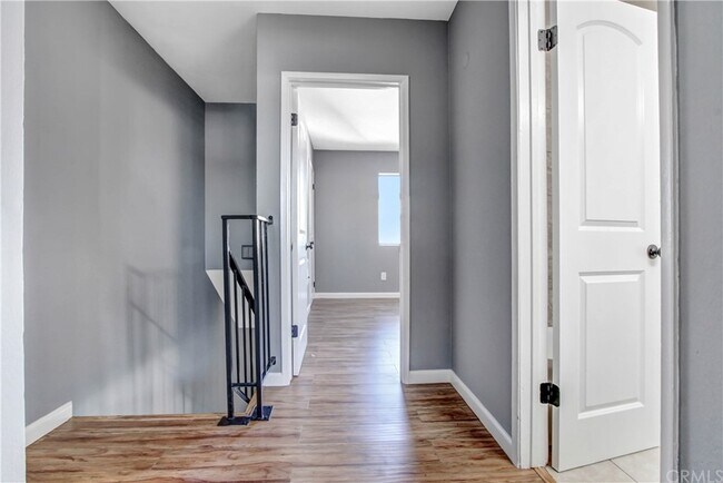 Fotografía del edificio - 730 N Eucalyptus Ave