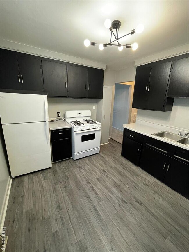 Foto del edificio - 11099 Studebaker Ave