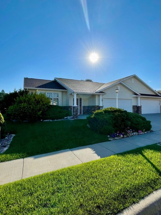 Primary Photo - 55 and Older Community - 2 Bed, 2 Bath Tow...