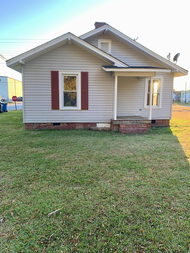 311 E St, Dunn, NC 28334 House for Rent in Dunn, NC