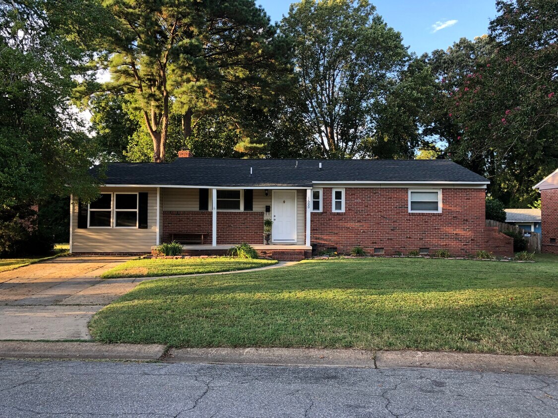 Primary Photo - 1600 Tallwood St