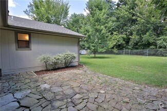 Building Photo - 1340 N Maxwell Dr