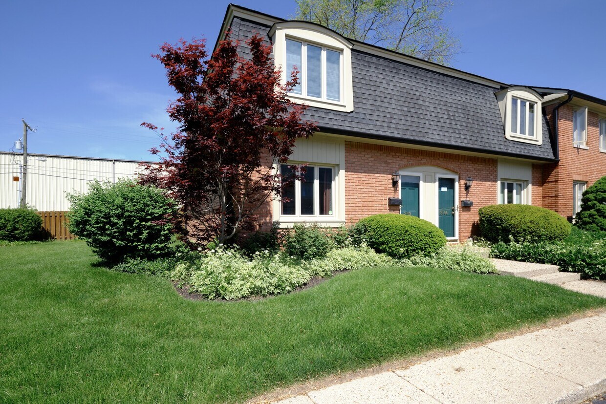 8502 Canterbury Square W, Indianapolis, IN 46260 Condo for Rent in