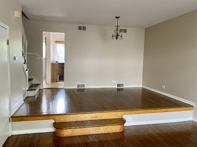 Dinning Room - 952 Green Bay Rd