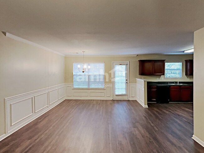 Building Photo - 119 Hidden Creek Dr