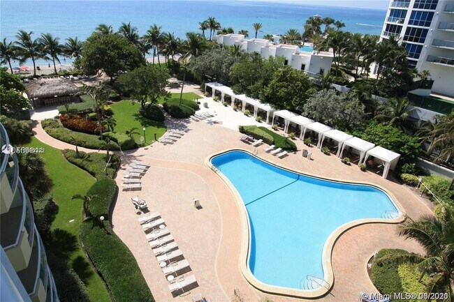 Building Photo - 3001 S Ocean Dr