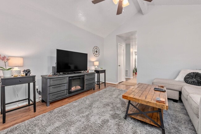 Building Photo - 3400 Timberline Ct