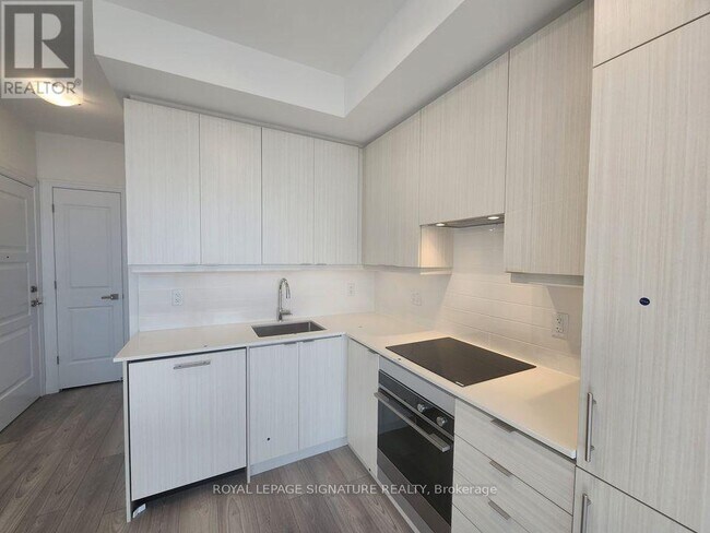 Photo du bâtiment - 36 Elm Dr W