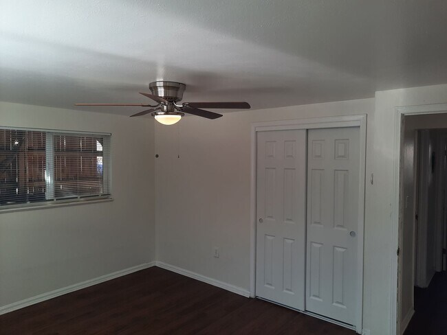 Foto del edificio - 2 bedroom 1 bath | Near downtown Golden | Lots of natural light |
