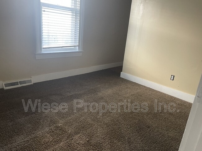 Building Photo - 423 E Keys Ave