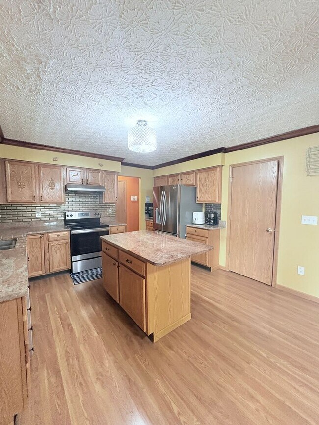 Foto del edificio - Furnished 4BR 2 BA Home w/ Covered Patio in Groveport!