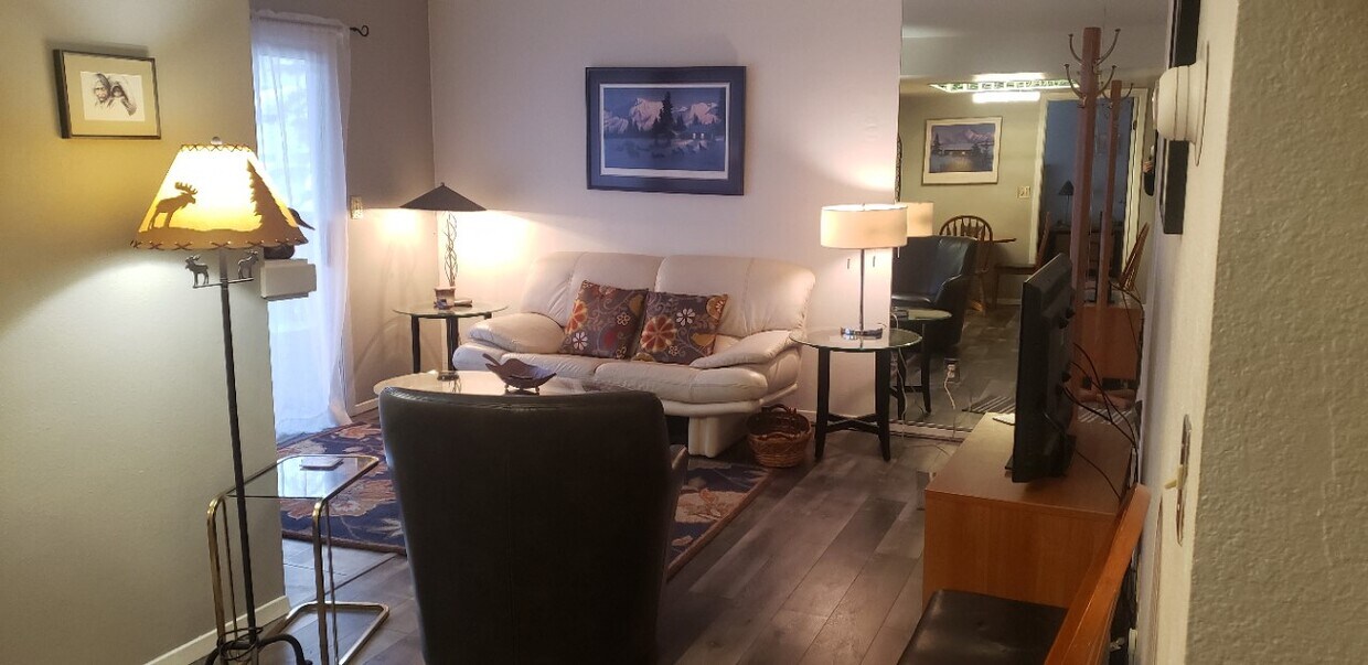 7570 Foxridge Way Unit B, Anchorage, AK 99518 Condo for Rent in