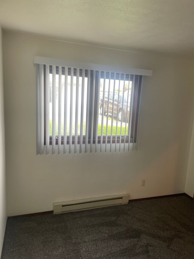 Building Photo - Immaculate Updated 2 Bedroom 1 bathroom