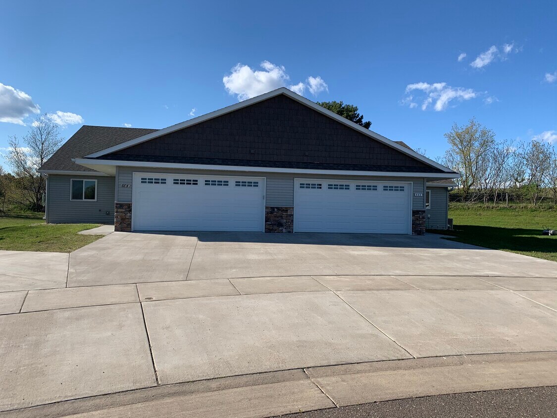 952 E Wisconsin St Unit Newer duplex on one level, Chippewa Falls, WI