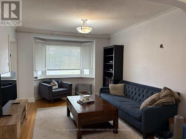 Building Photo - 336 Robina Ave