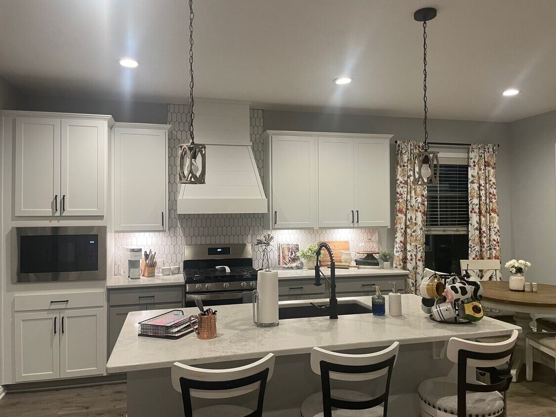 Building Photo - 2899 Brahman Cir