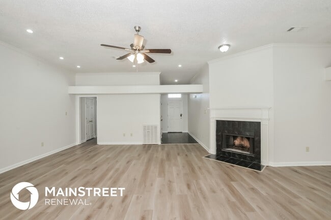 Building Photo - 6650 Spencer Forest Cove W