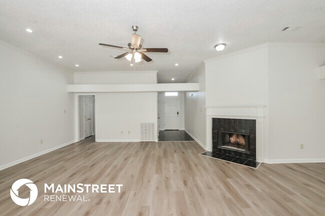 Foto del edificio - 6650 Spencer Forest Cove W