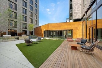 Building Photo - Banner Lane