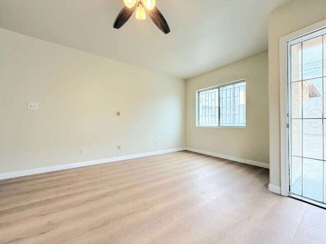 Foto del edificio - 1325 W 58th St