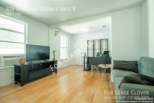 Building Photo - Charming Upstairs Apartment with Scenic Views