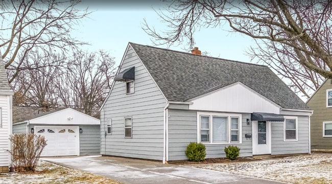 Foto del edificio - Stunning 5 Bed, 2 Bath Euclid Ohio!