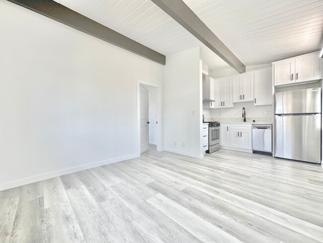 Building Photo - 820 Coronado Terrace
