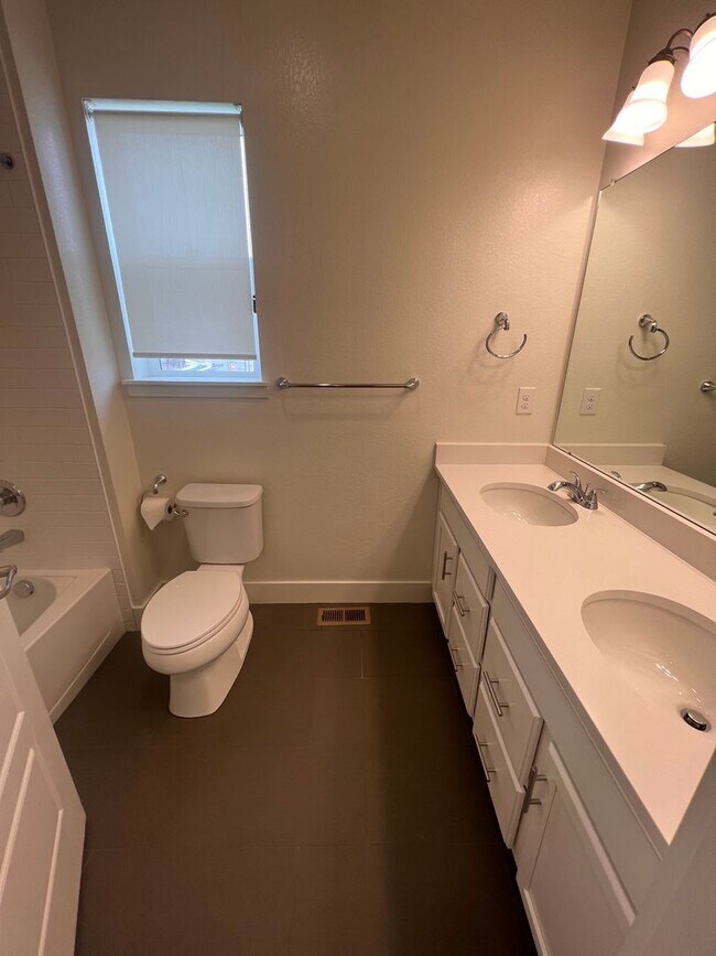 Foto del edificio - NEW BUILD 4 Bed 3.5 Bath Townhome In Superior-Available Now!