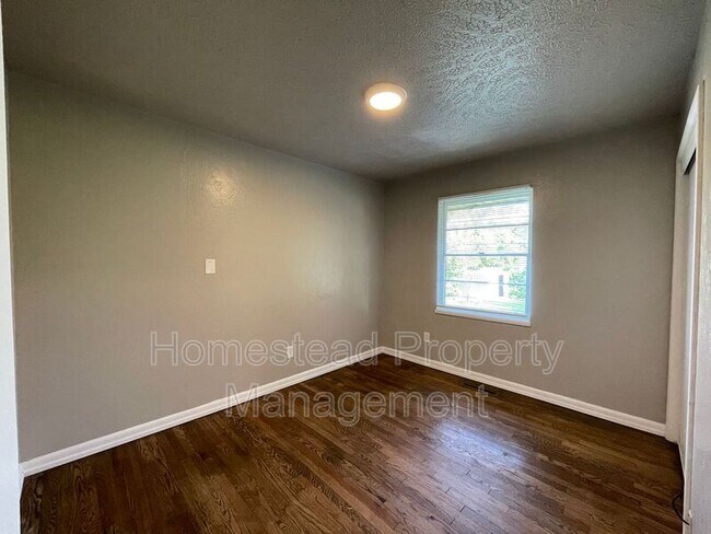 Building Photo - 117 W Pratt Dr
