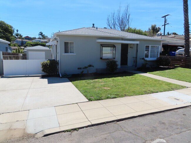 Foto del edificio - Three Bedroom House with Huge Bonus Room