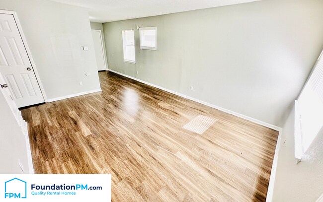 Building Photo - 3676 Royal Wood Dr