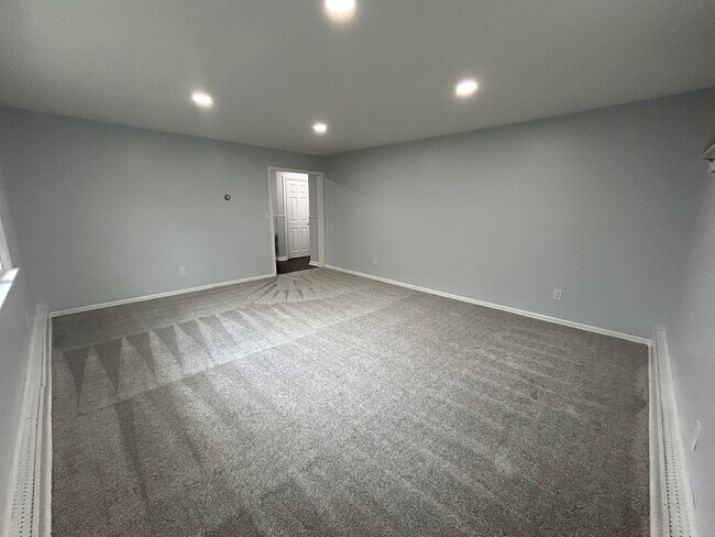 Living Room - 600 Ashwood Ave