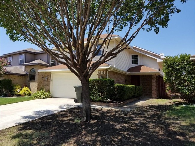 Building Photo - 2111 Holly Hill Ln